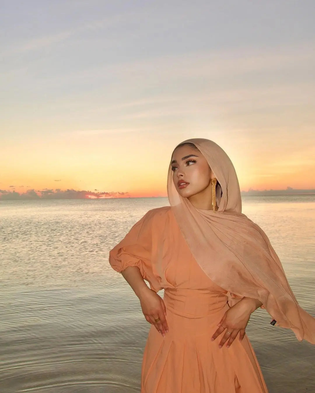 orange dress with hijab Orange dress with off white bag || Hijab outfits